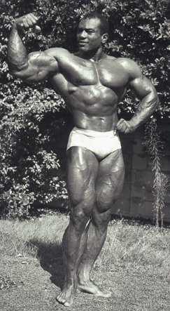 El impresionante físico del culturista Sergio Oliva.